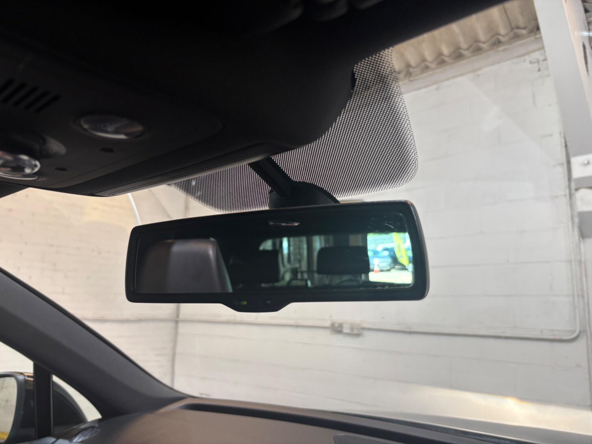 Volkswagen Touareg view 12