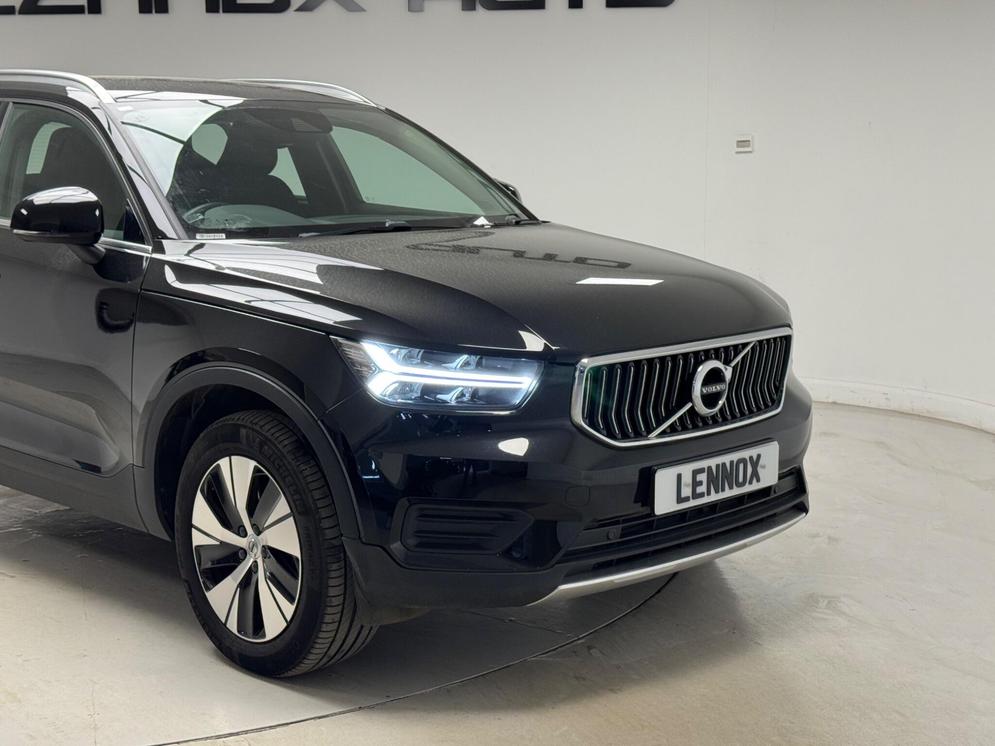 Volvo XC40 view 2