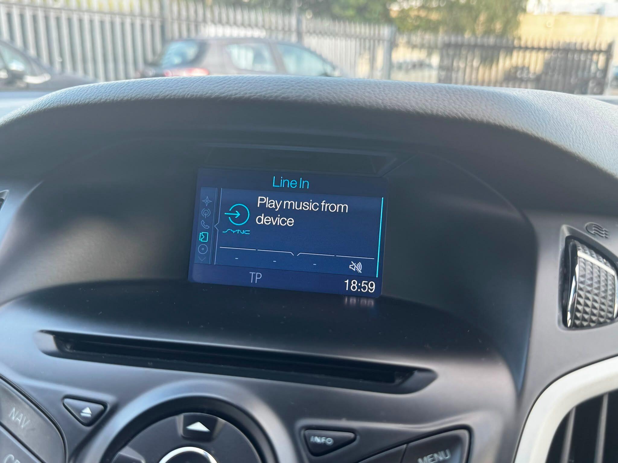 Ford Focus view 33