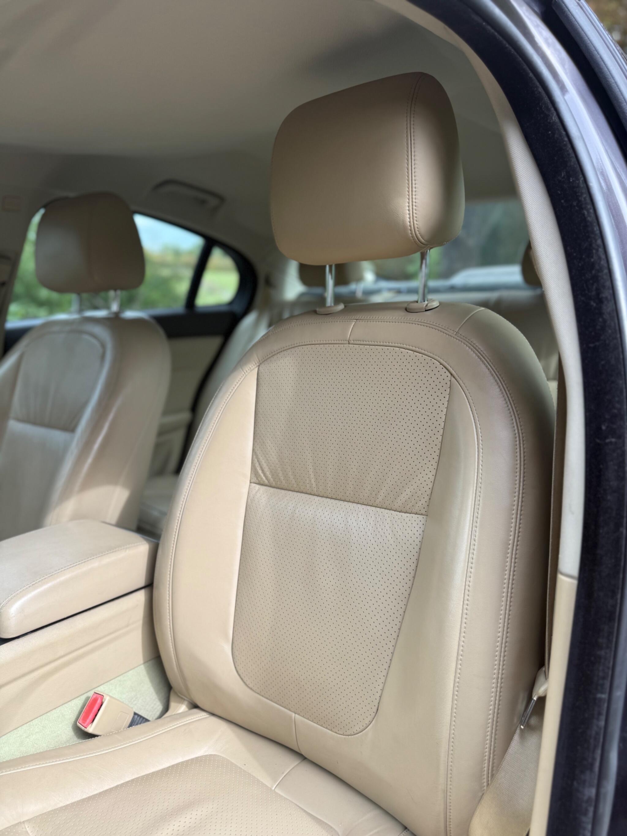 2008 Jaguar XF image 21