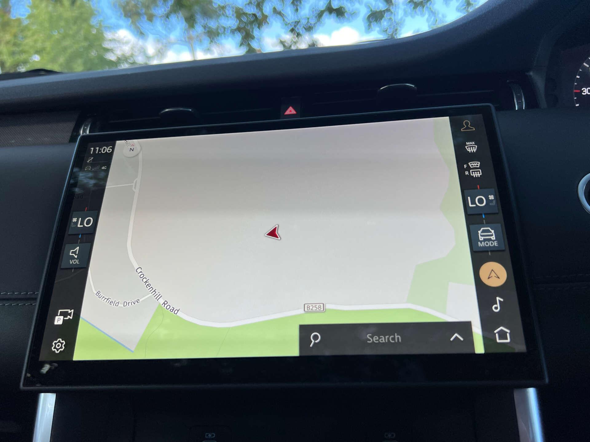 Land Rover Discovery Sport view 29