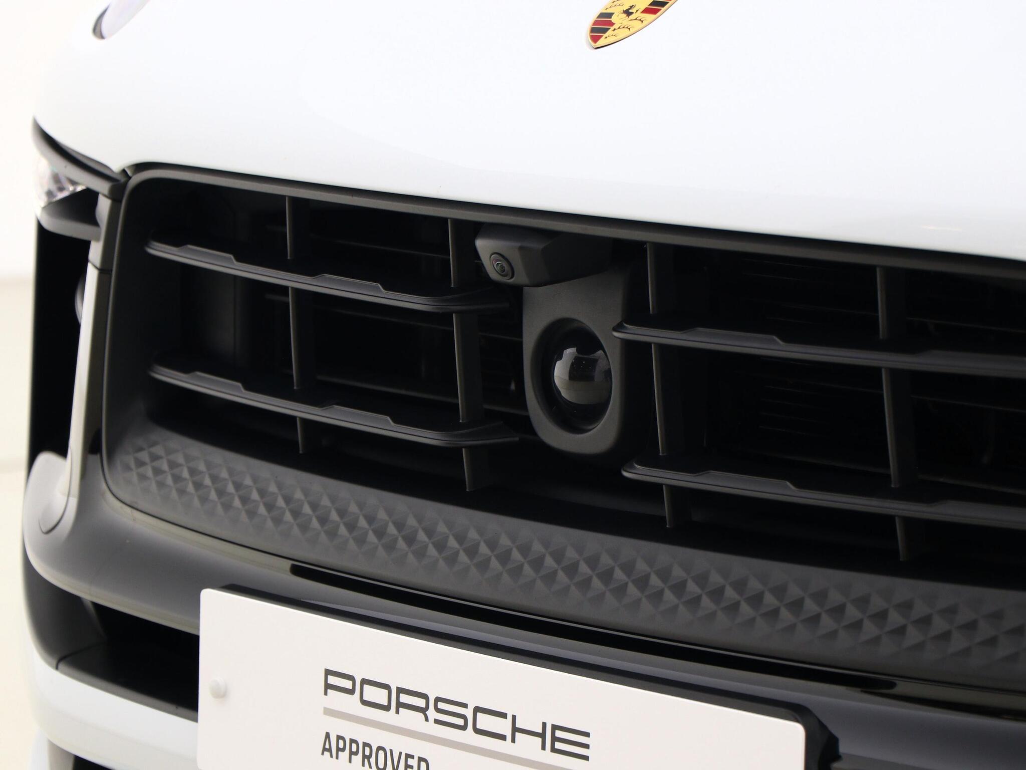 Porsche Macan view 14