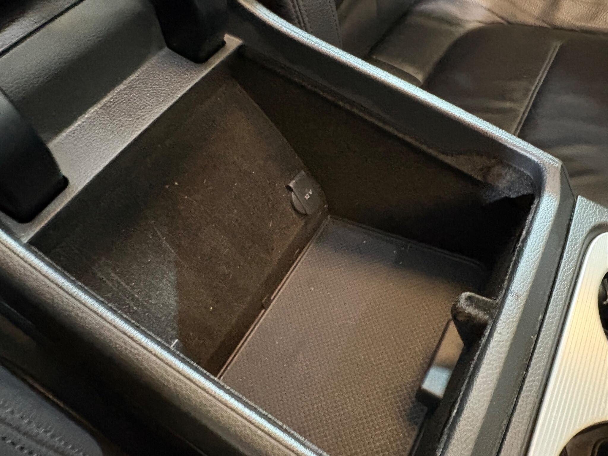 Volkswagen Touareg view 24