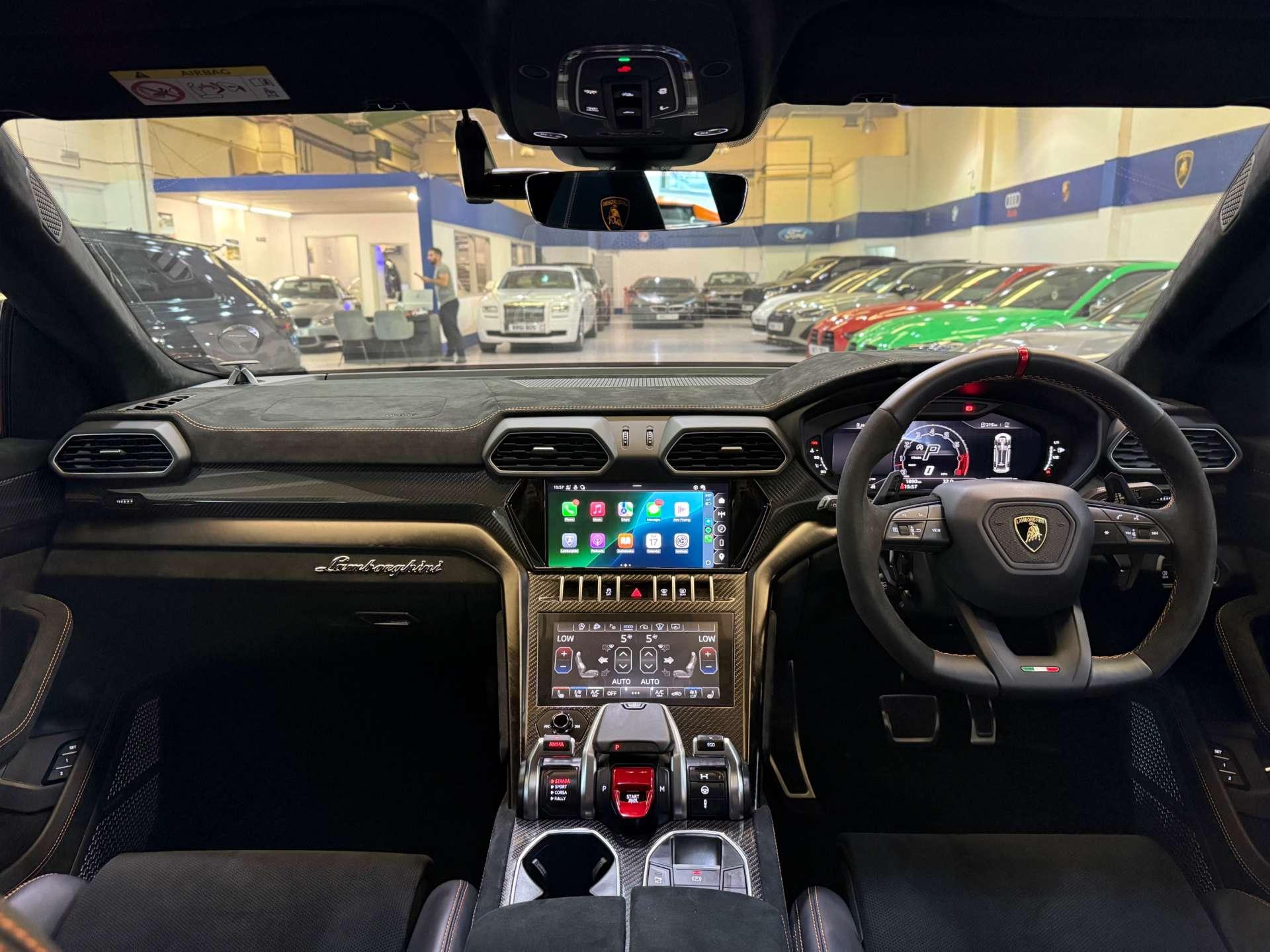 Lamborghini Urus view 34