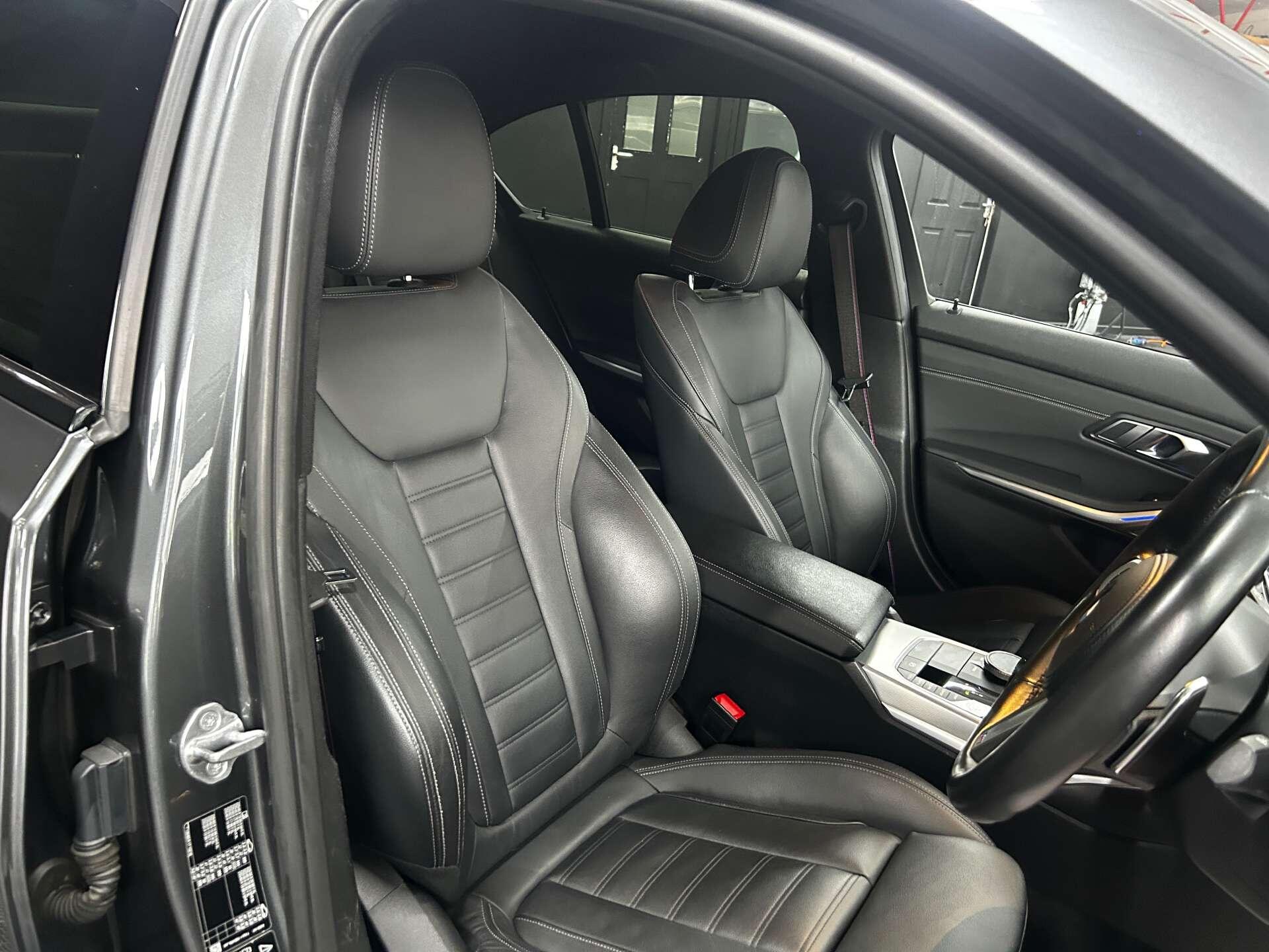 BMW 3 Series view 44