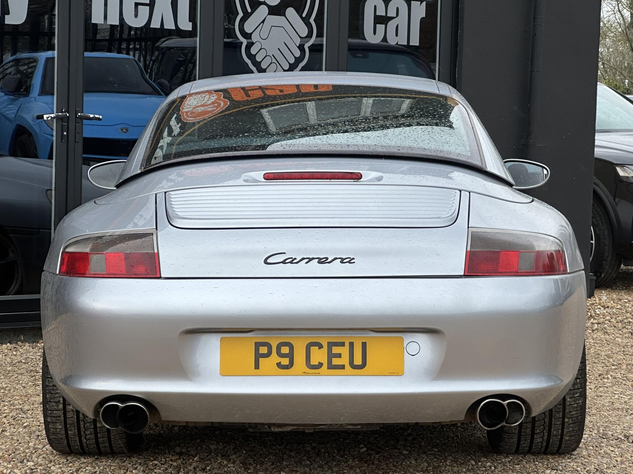 Porsche 911 view 8