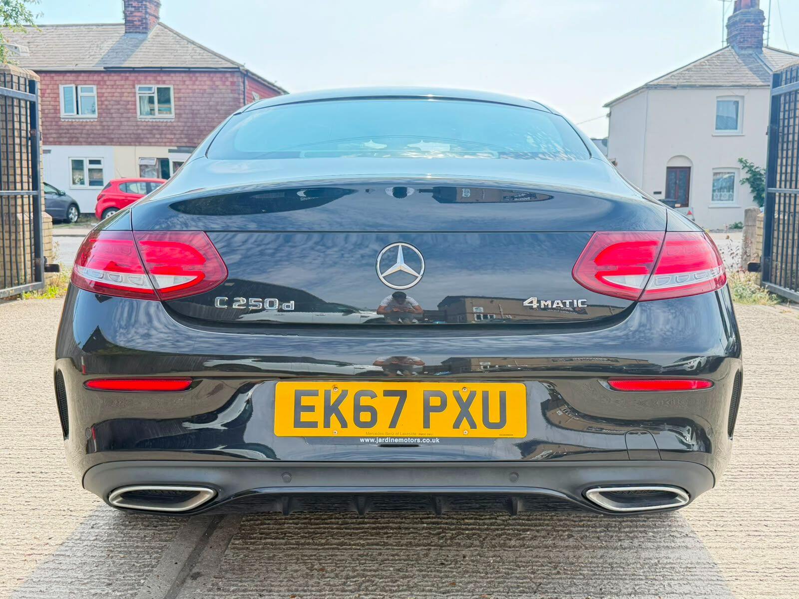 Mercedes-Benz C-Class view 4