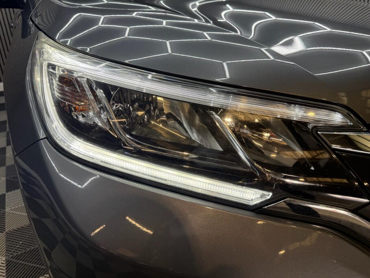 Honda CR-V view 3