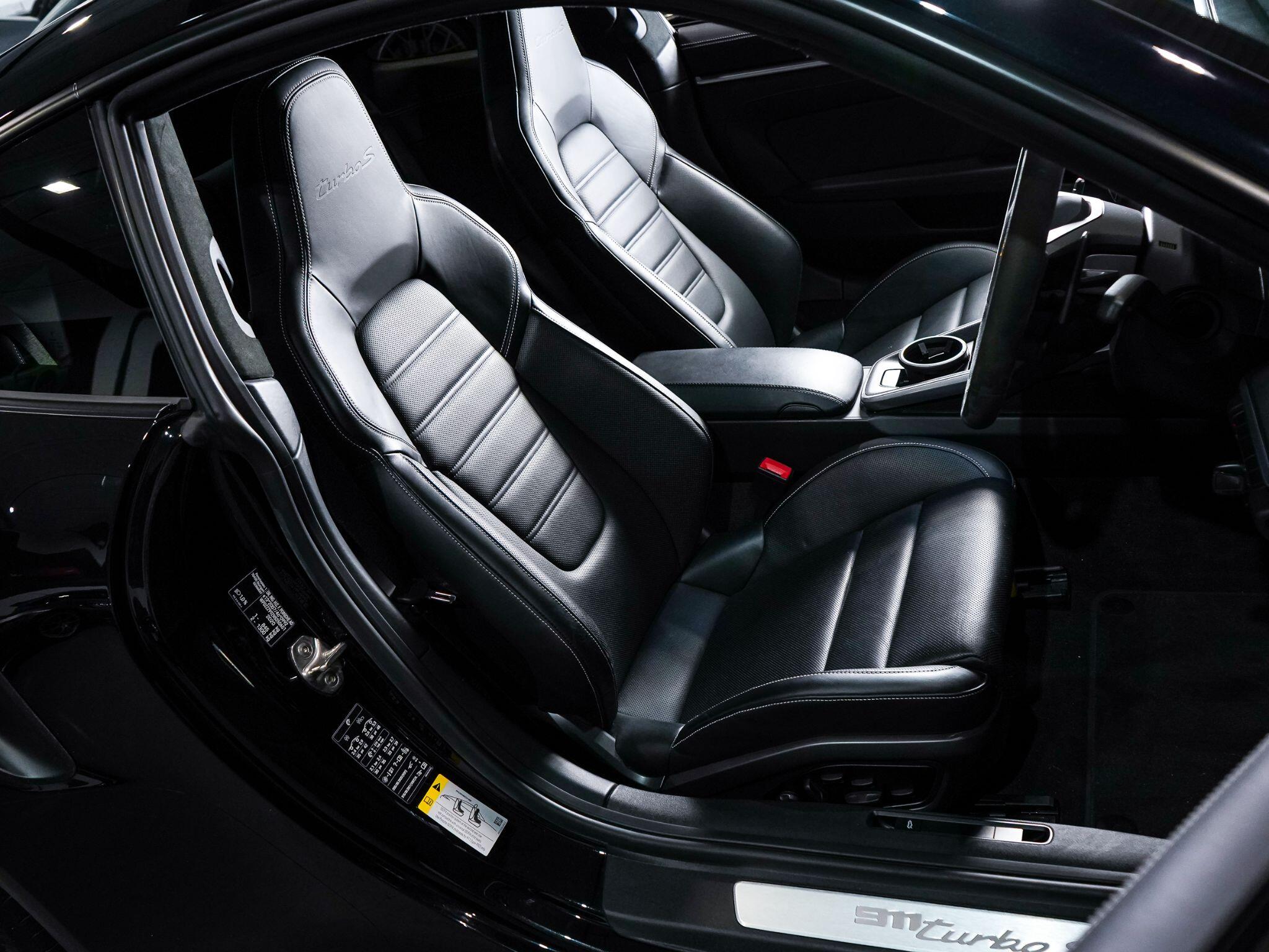 Porsche 911 view 24