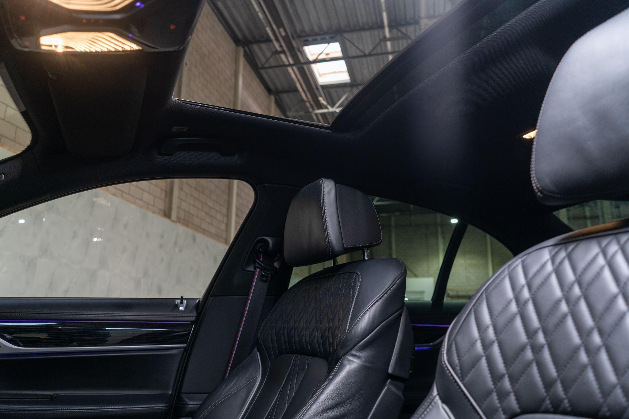 BMW 7 Series view 37