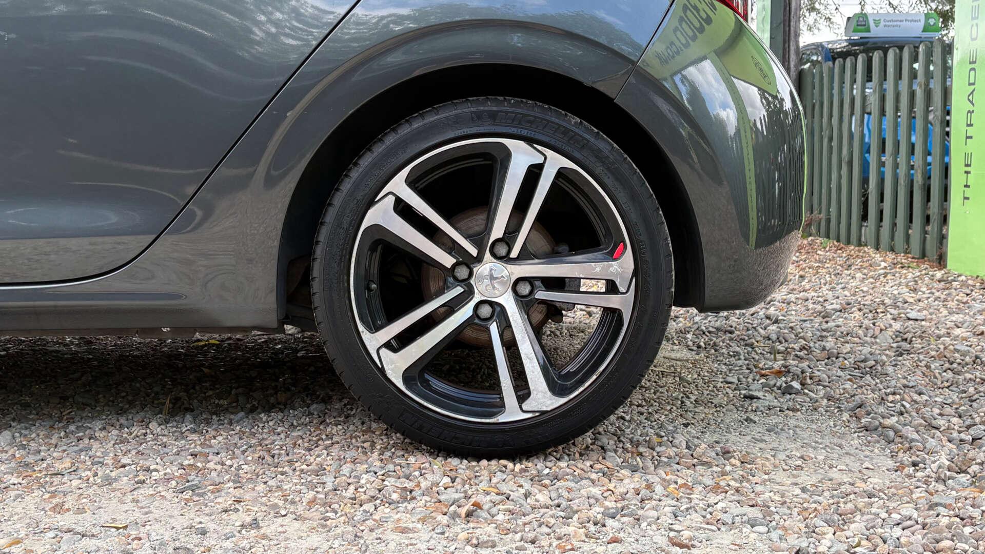 Peugeot 208 view 33