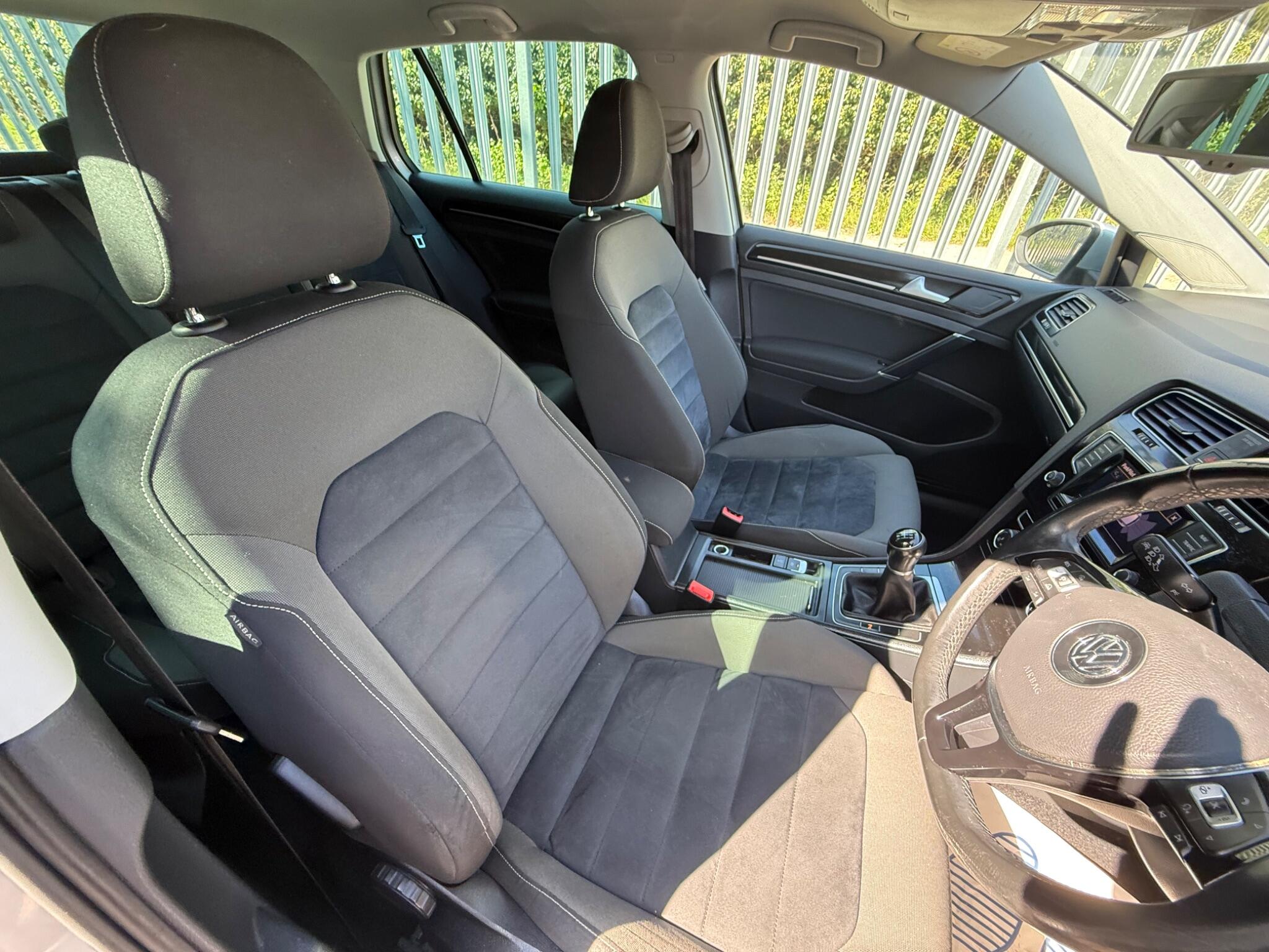 2014 Volkswagen Golf image 11