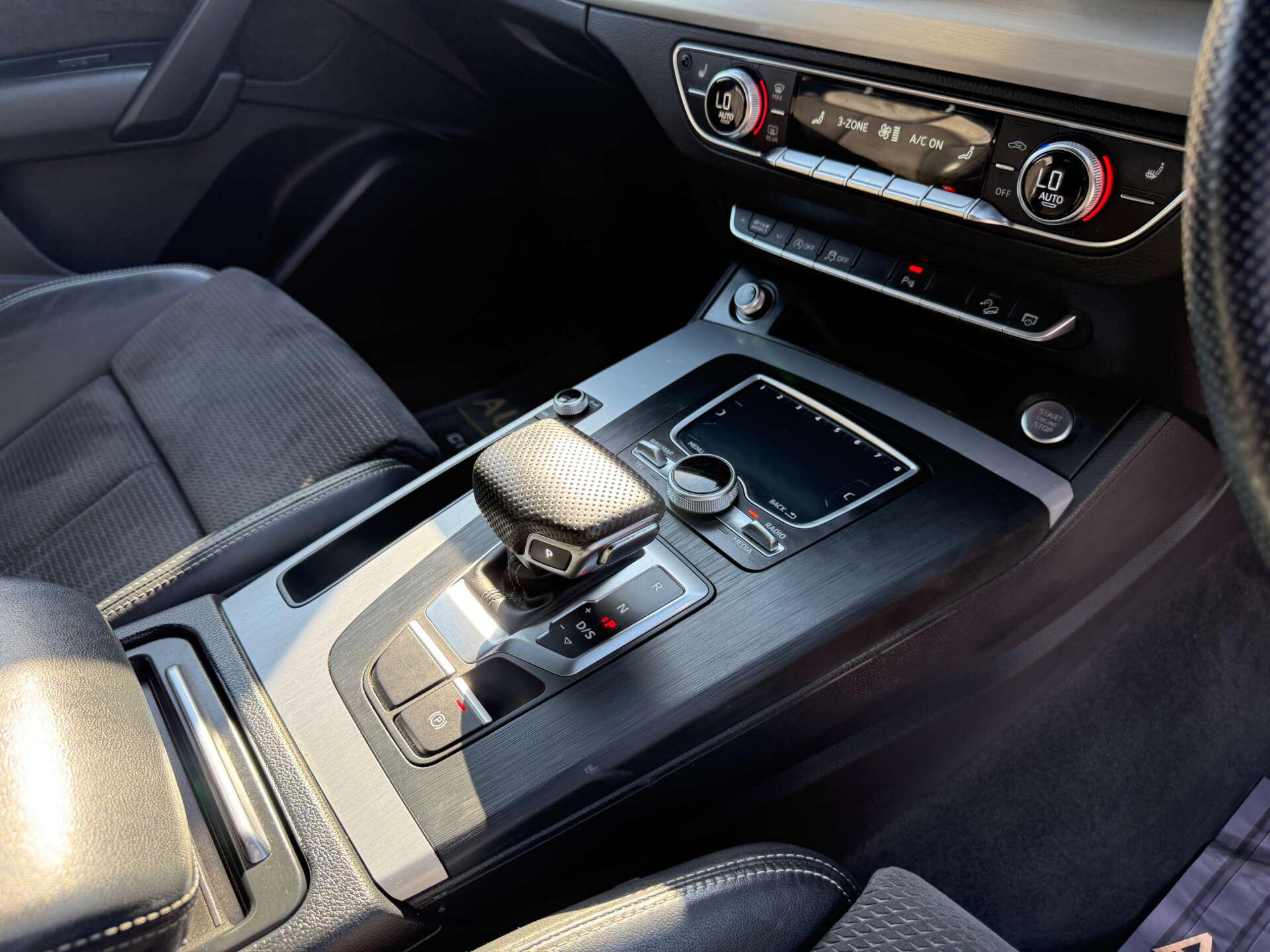Audi Q5 view 38