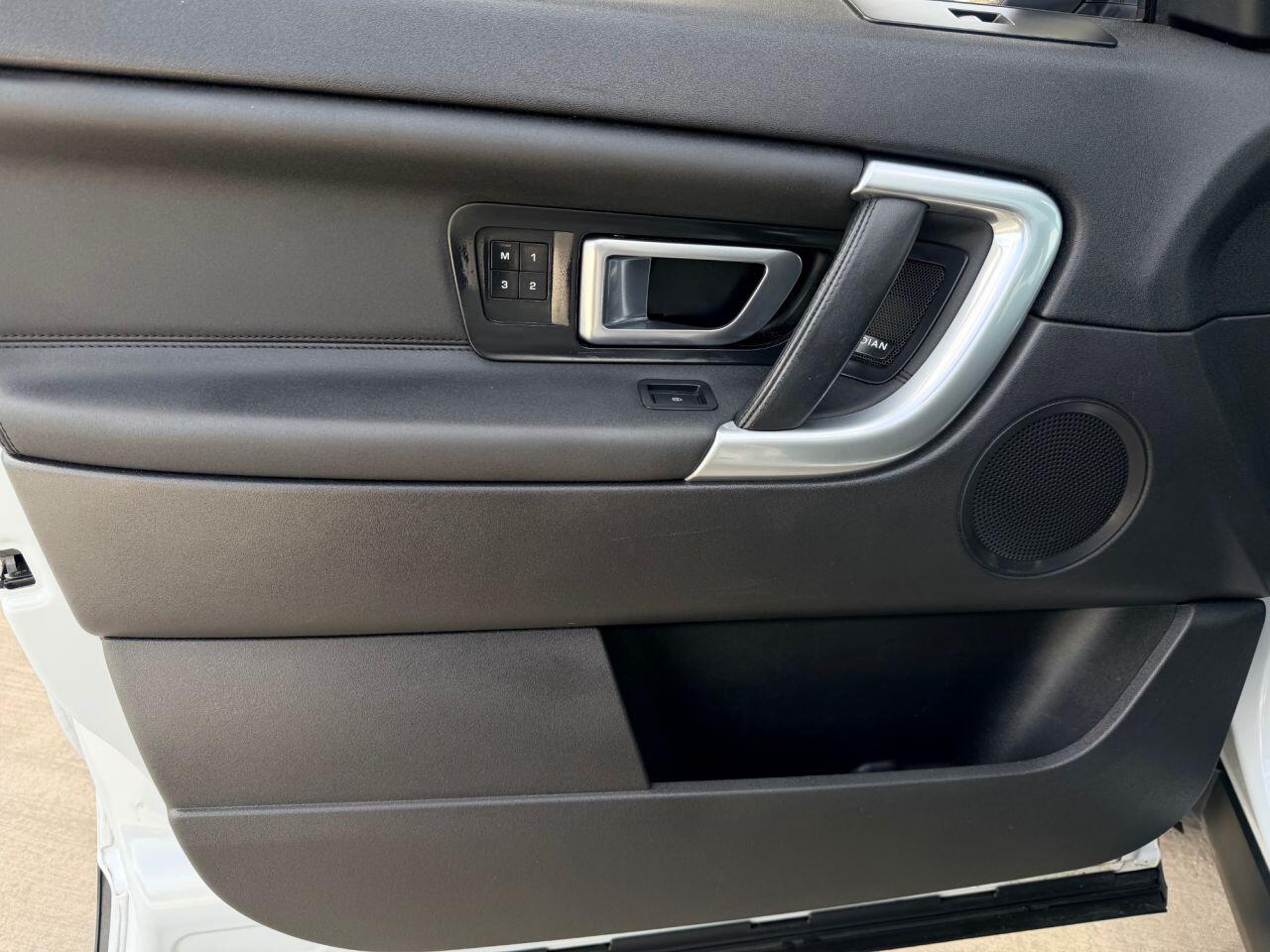 Land Rover Discovery Sport view 23