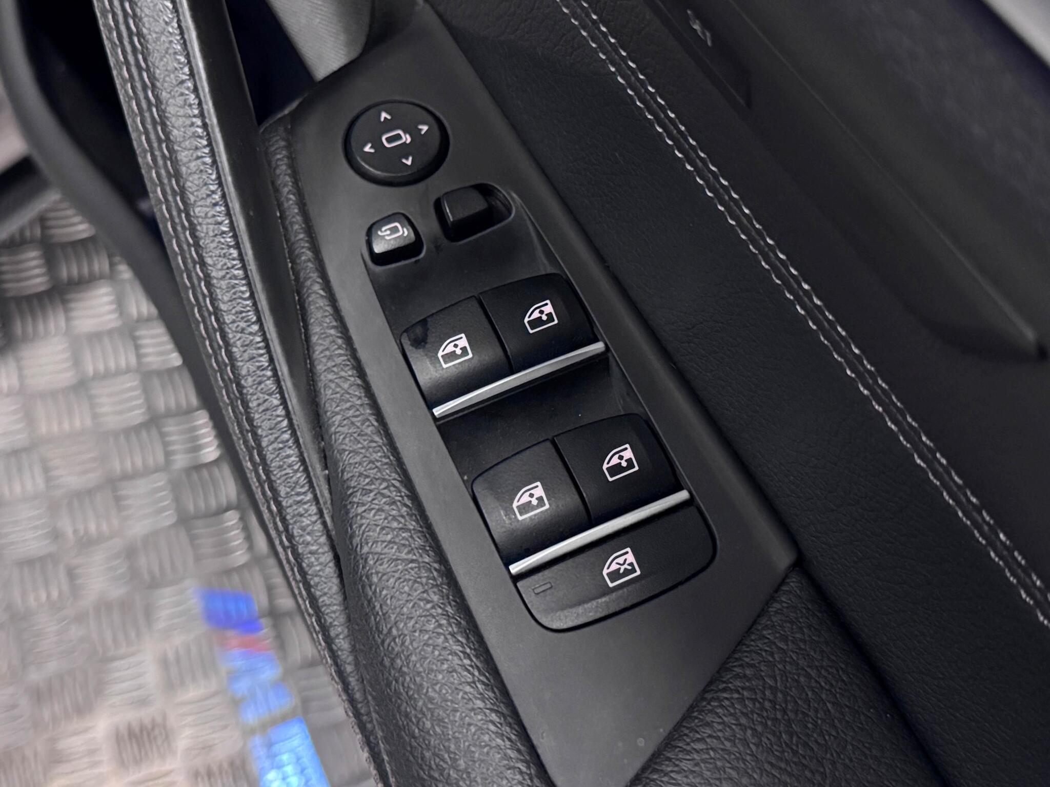 BMW 5 Series view 12