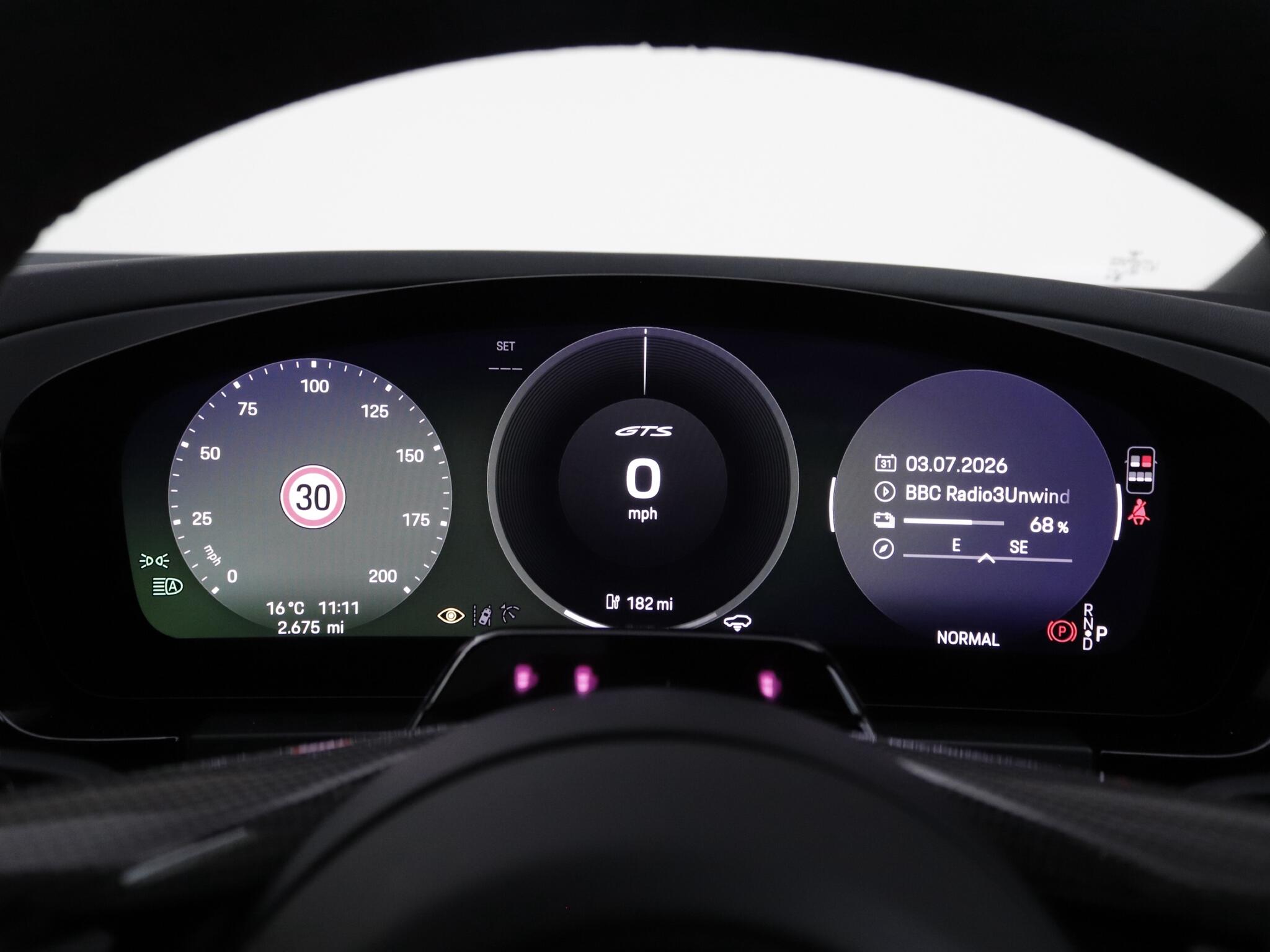 Porsche Macan view 16