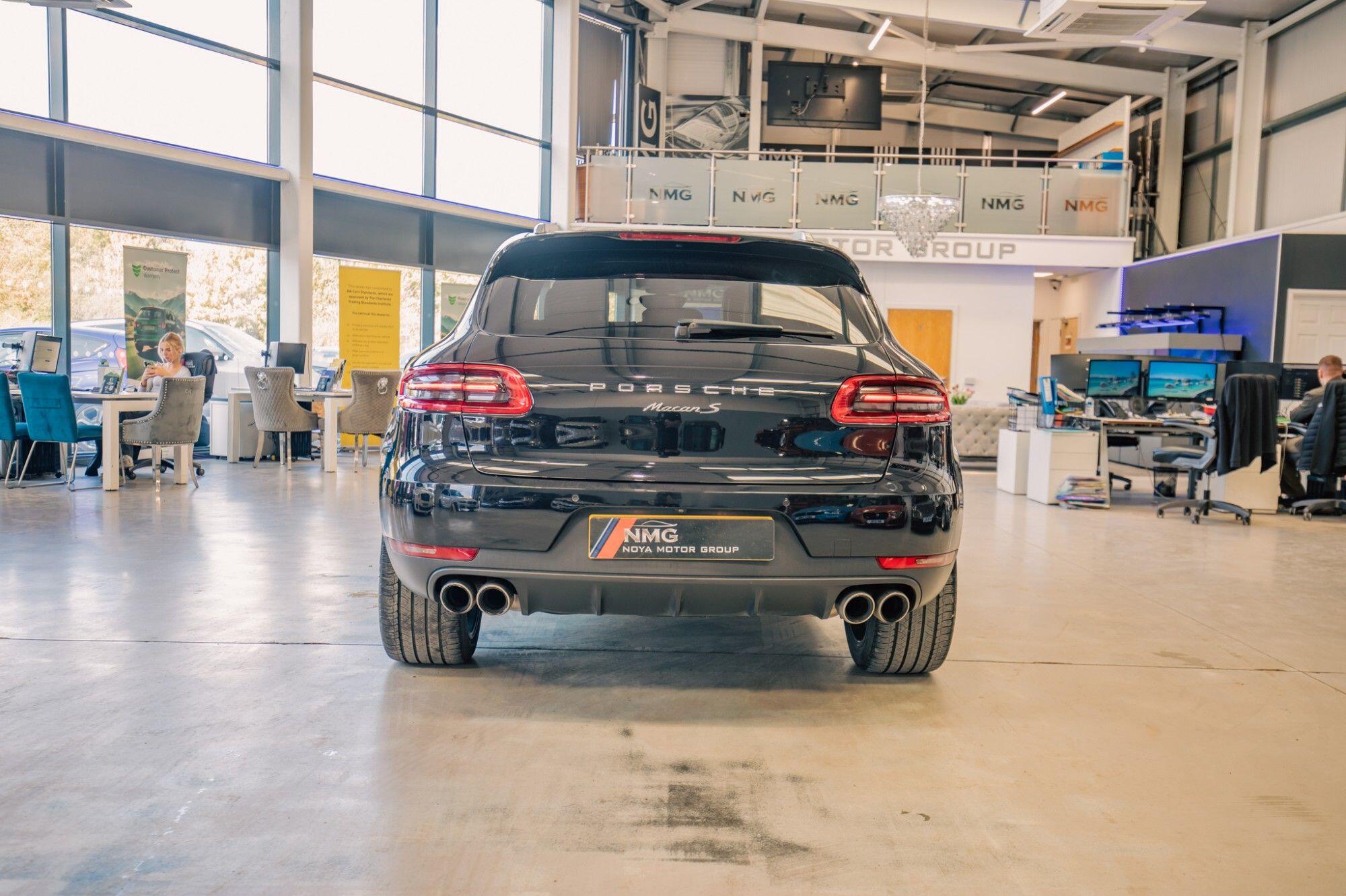 Porsche Macan view 32
