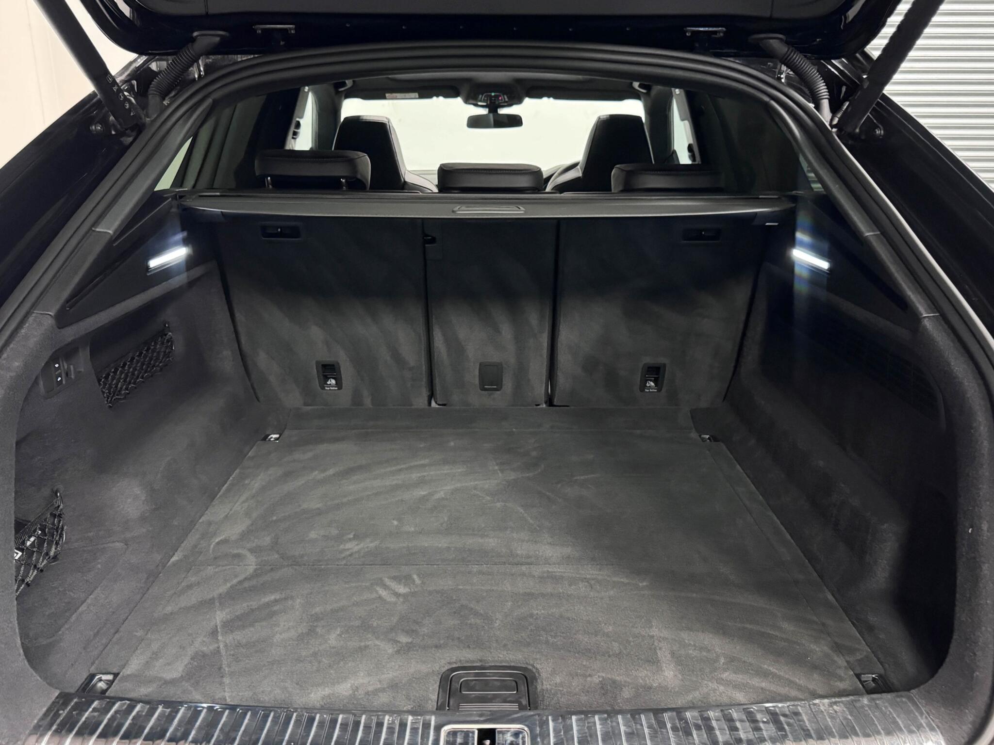 Audi RSQ8 view 9