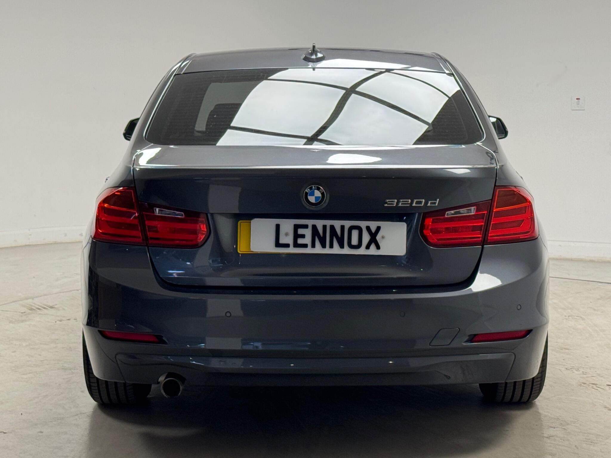 BMW 3 Series view 6