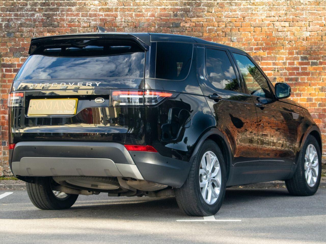 Land Rover Discovery view 4
