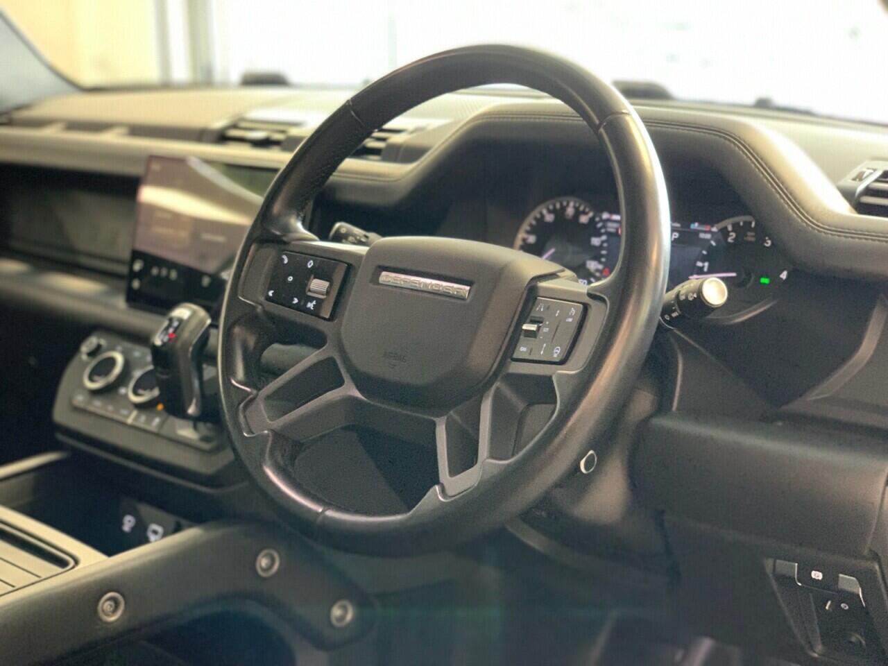 Land Rover Defender 110 view 42