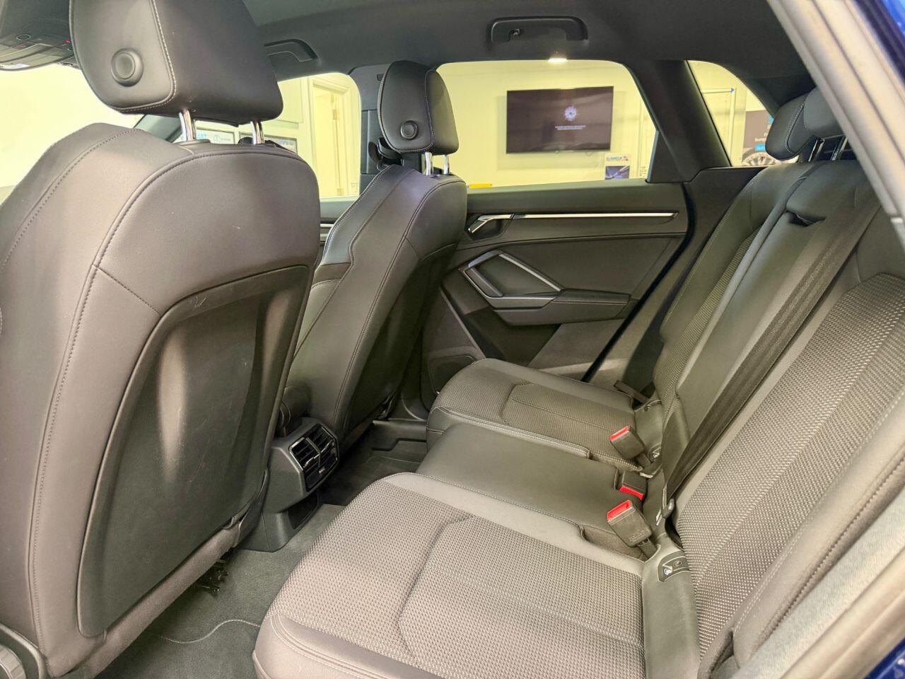 Audi Q3 view 18