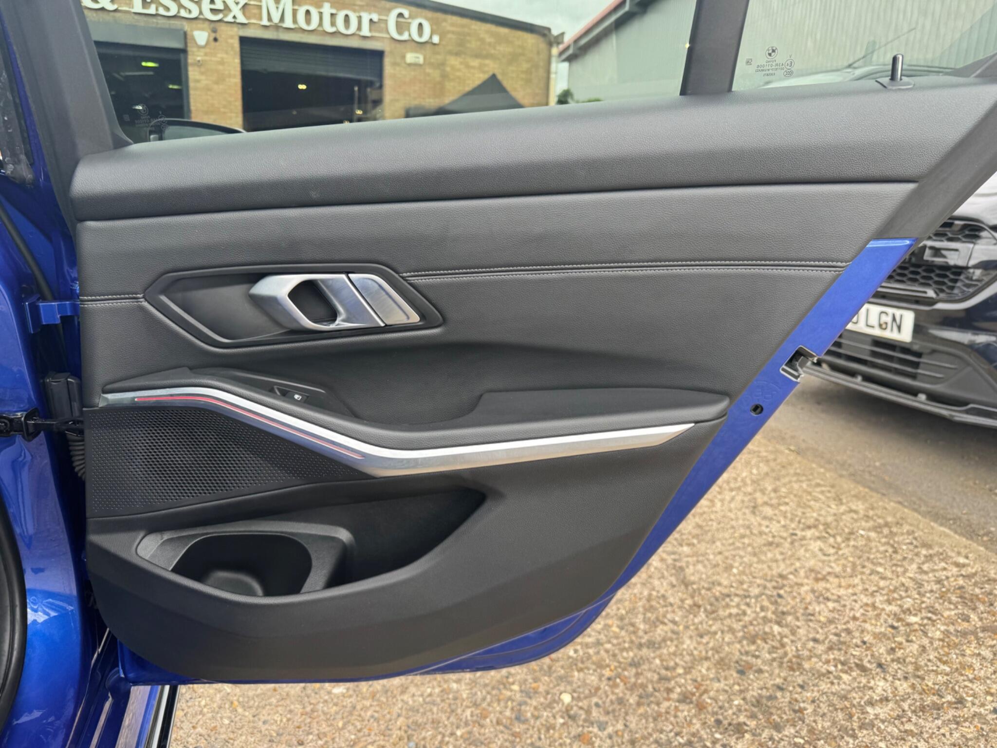 BMW 3 Series view 33