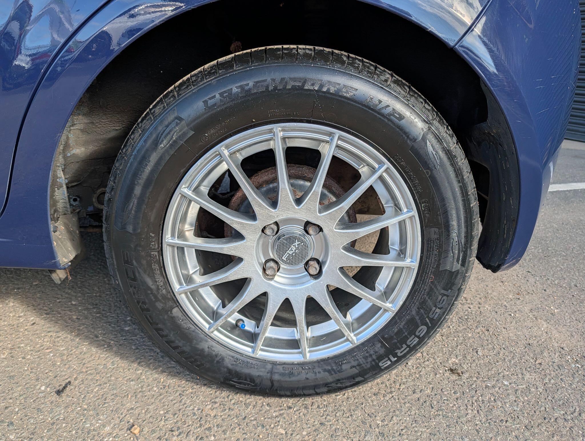 Chevrolet Aveo view 16