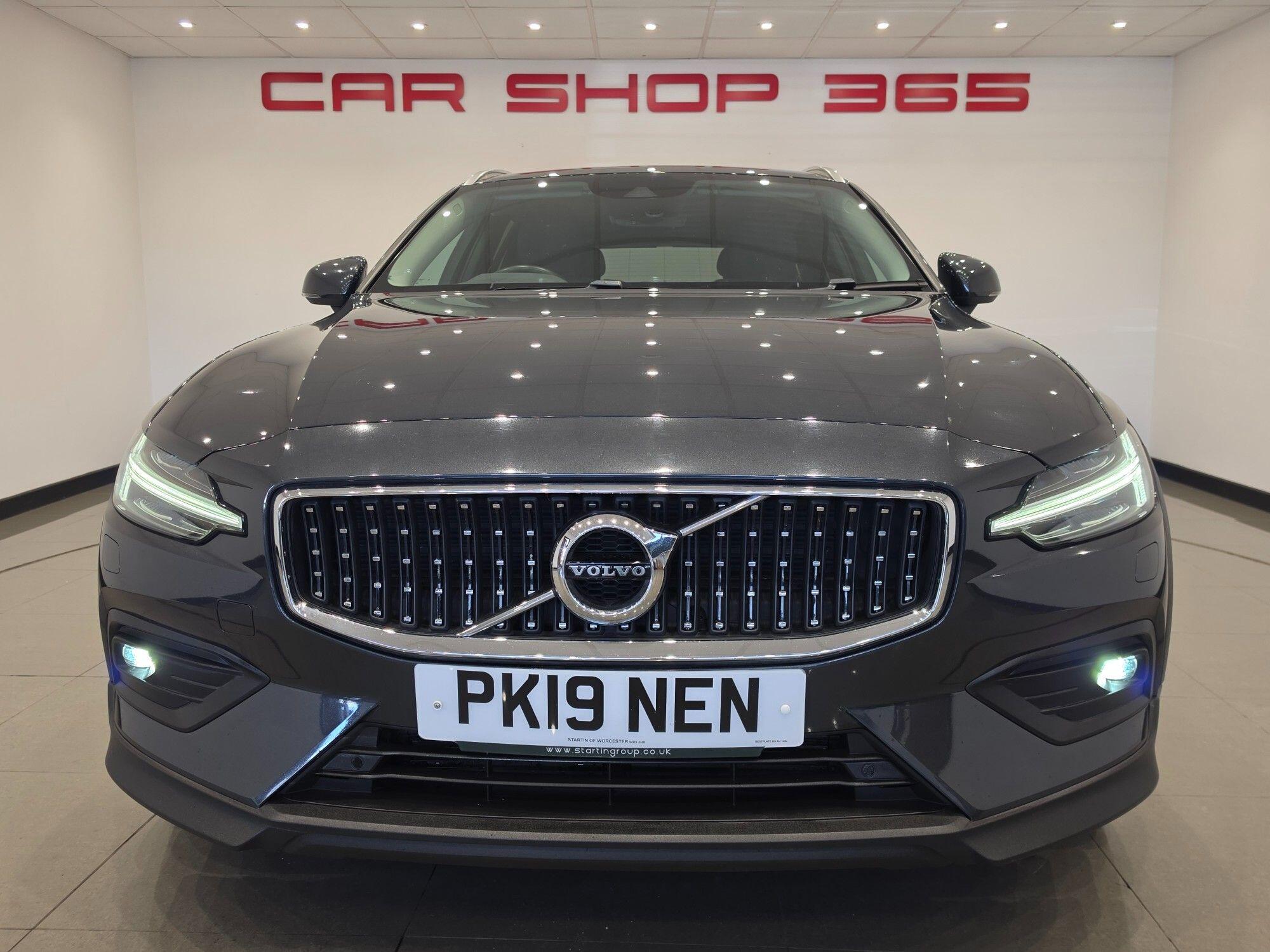 Volvo V60 Cross Country view 11