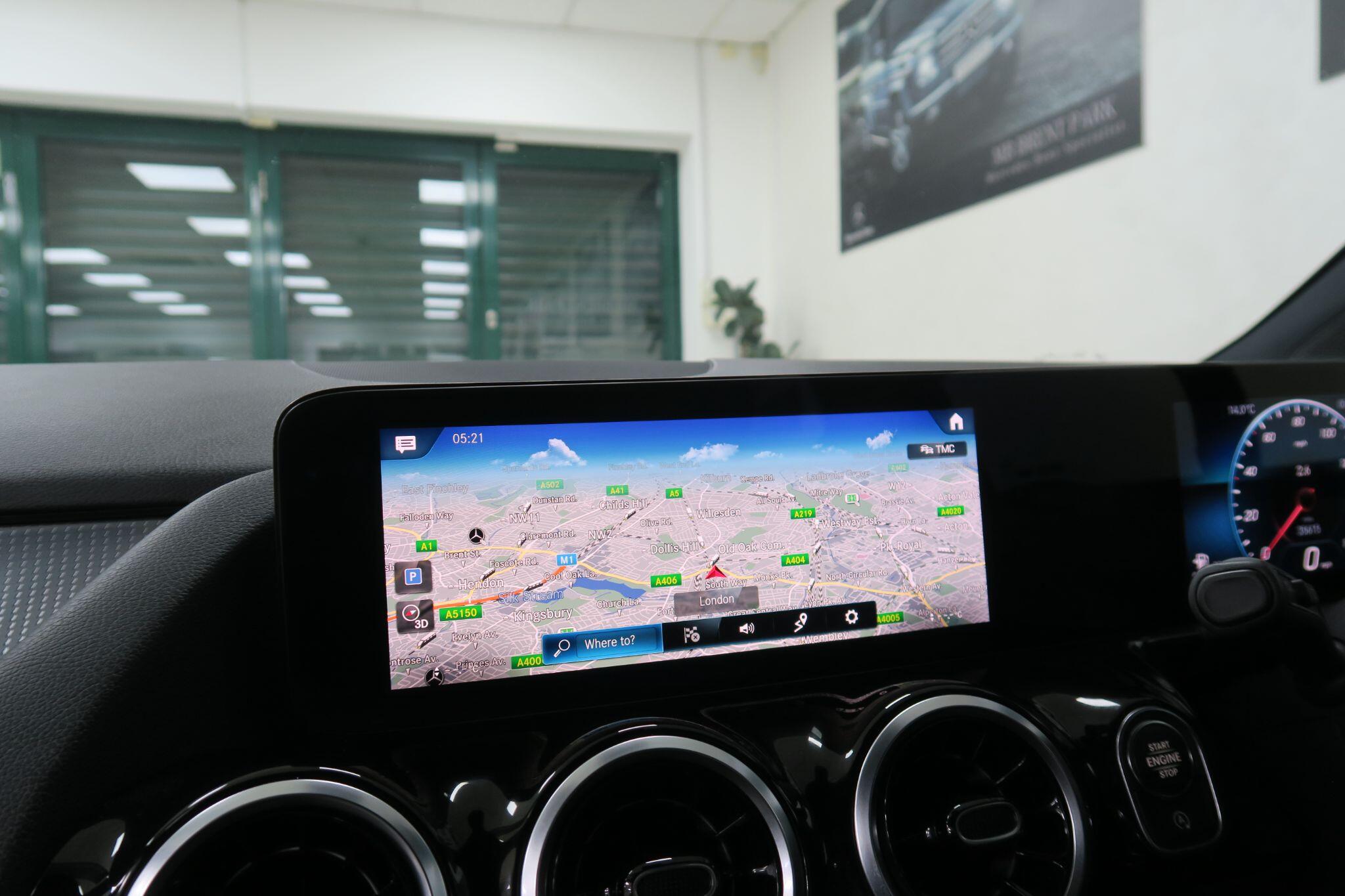 Mercedes-Benz GLA view 13