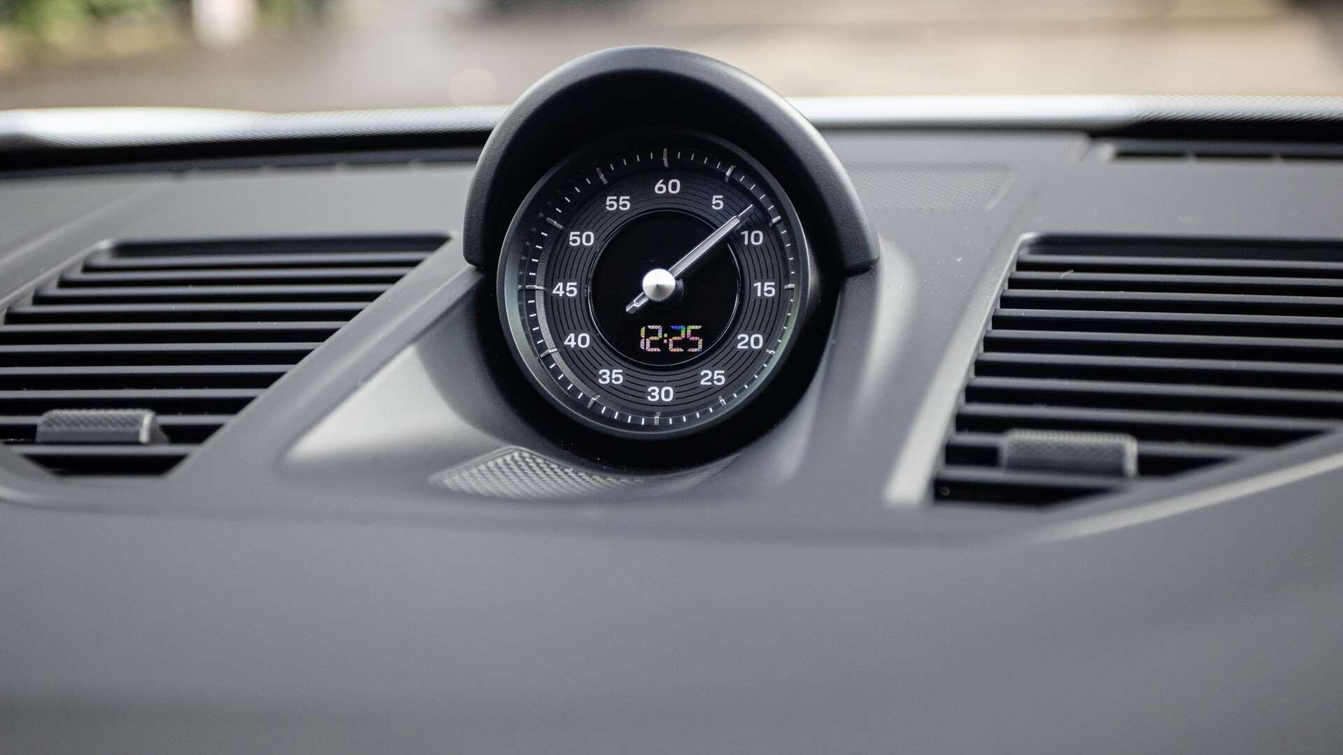 Porsche 911 view 18