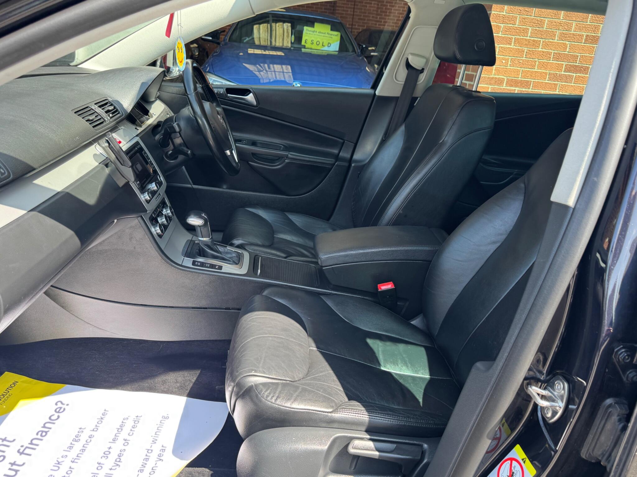 Volkswagen Passat view 6