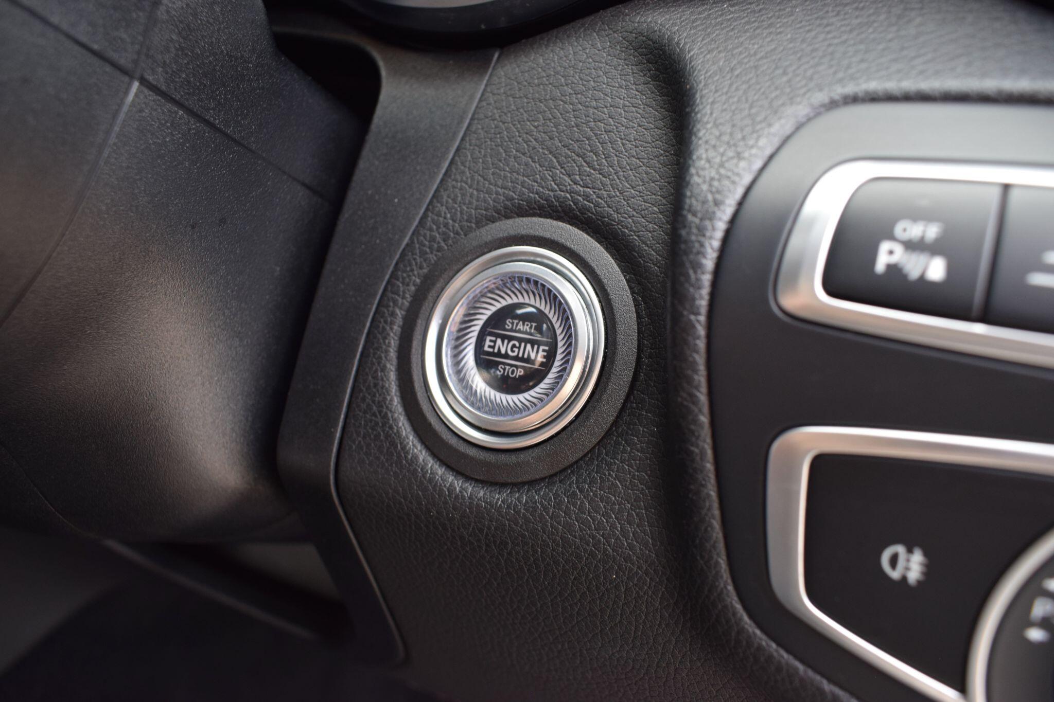 Mercedes-Benz C-Class view 18
