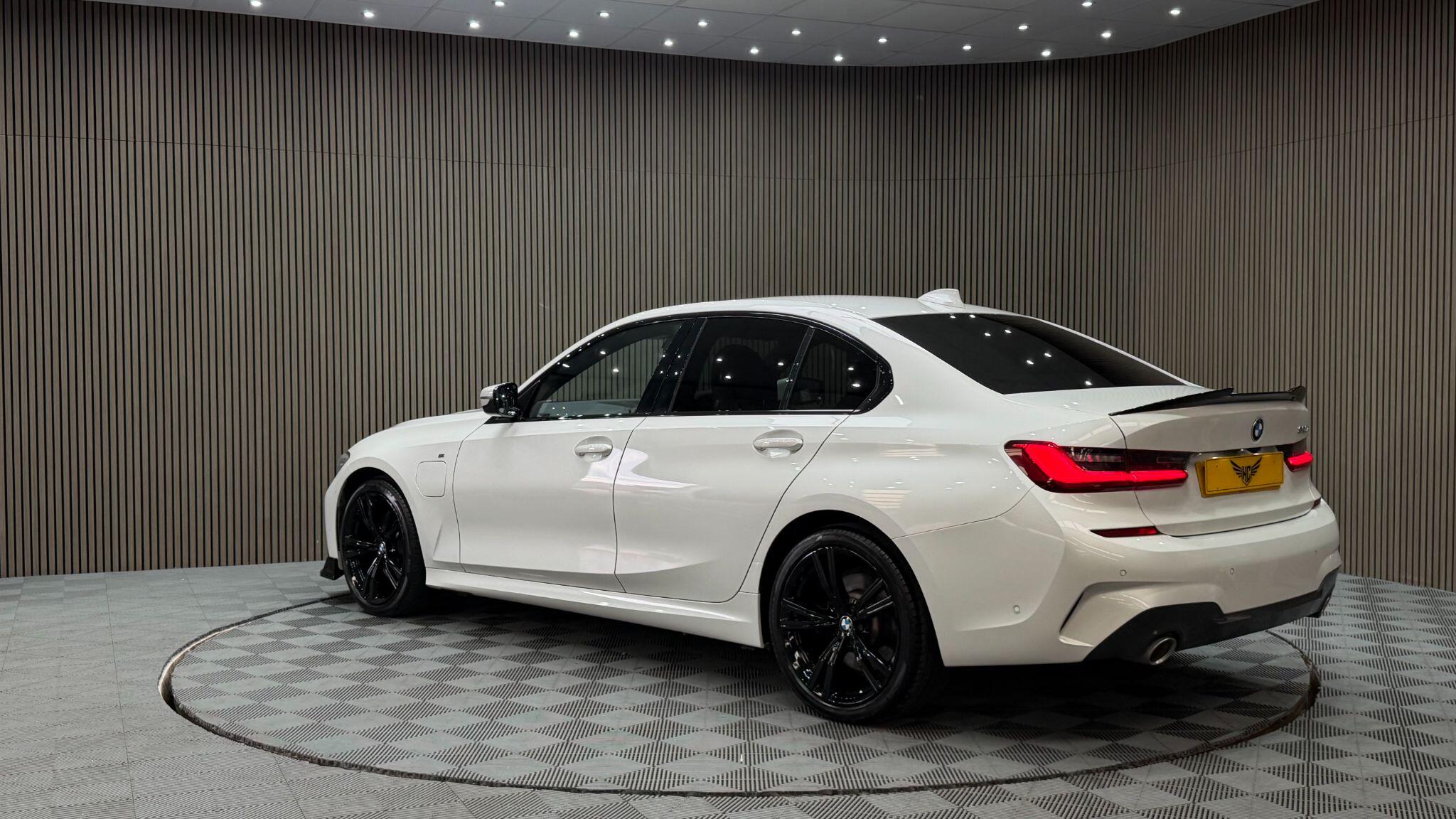 BMW 3 Series view 32