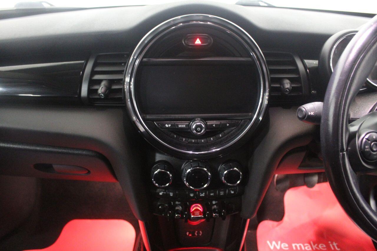 Mini Hatch view 31