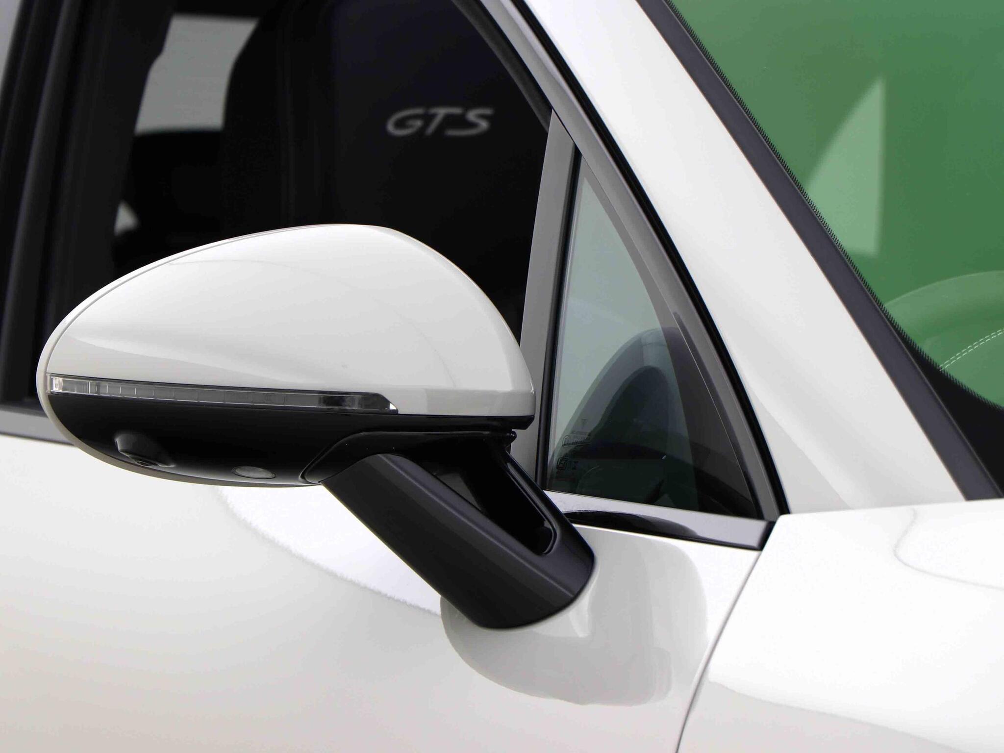 Porsche Macan view 16