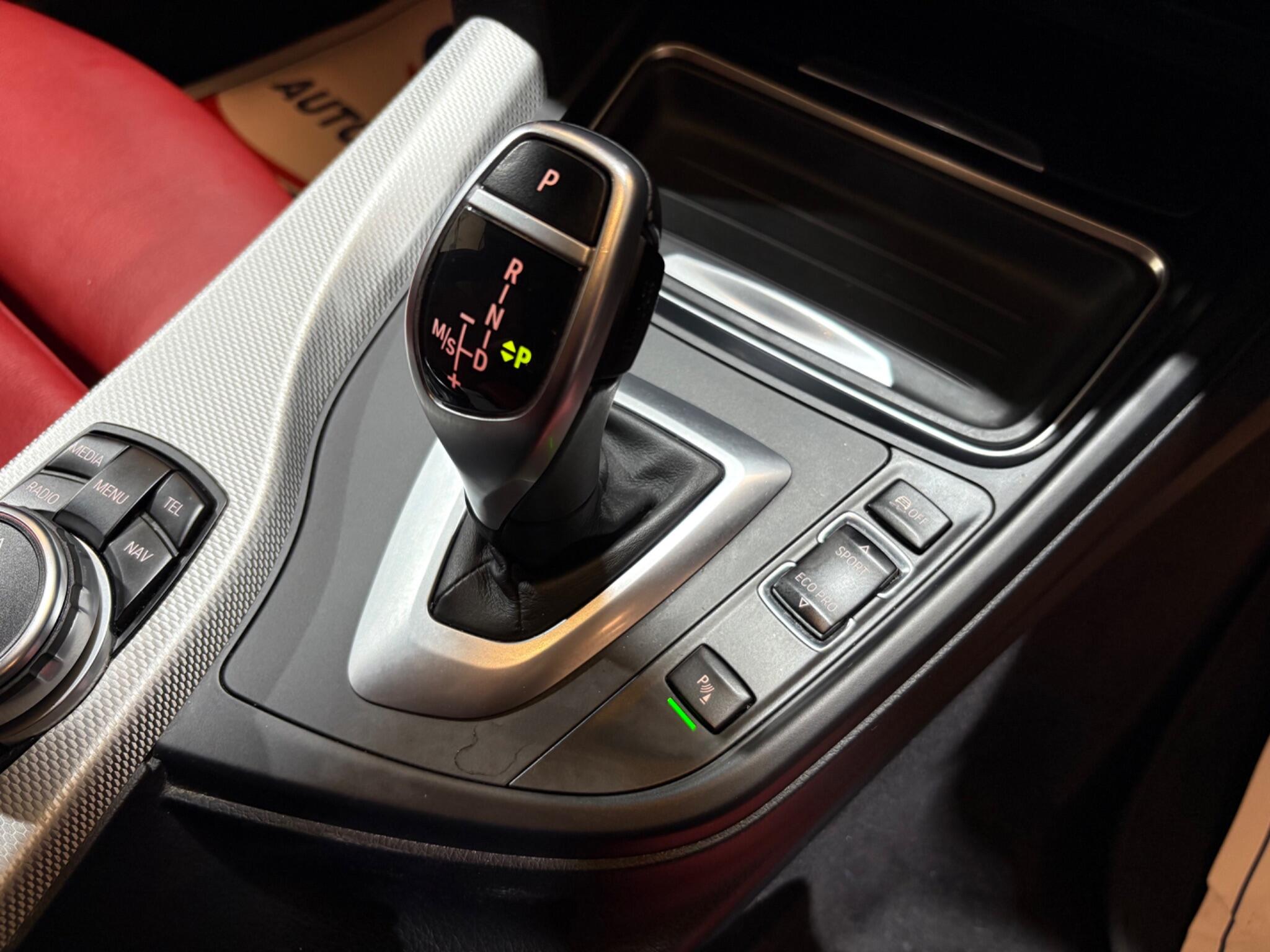BMW 3 Series view 25