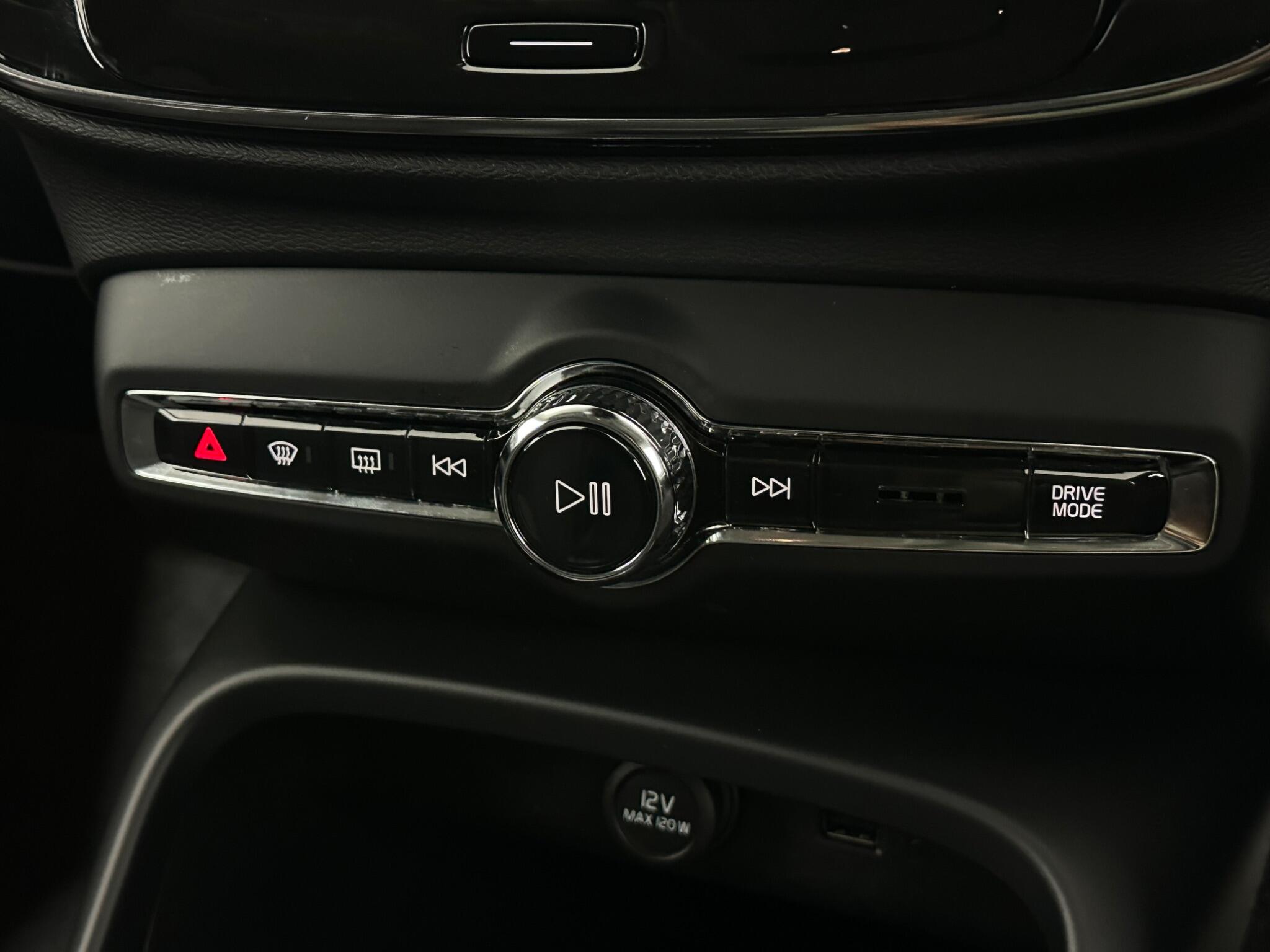 Volvo XC40 view 21