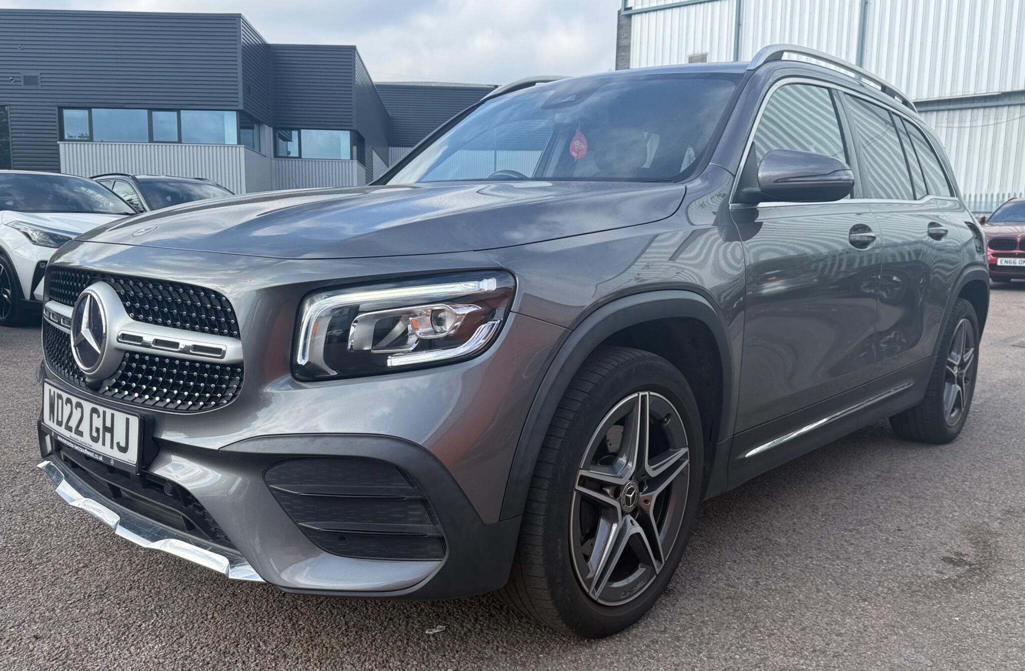 Mercedes-Benz GLB view 3