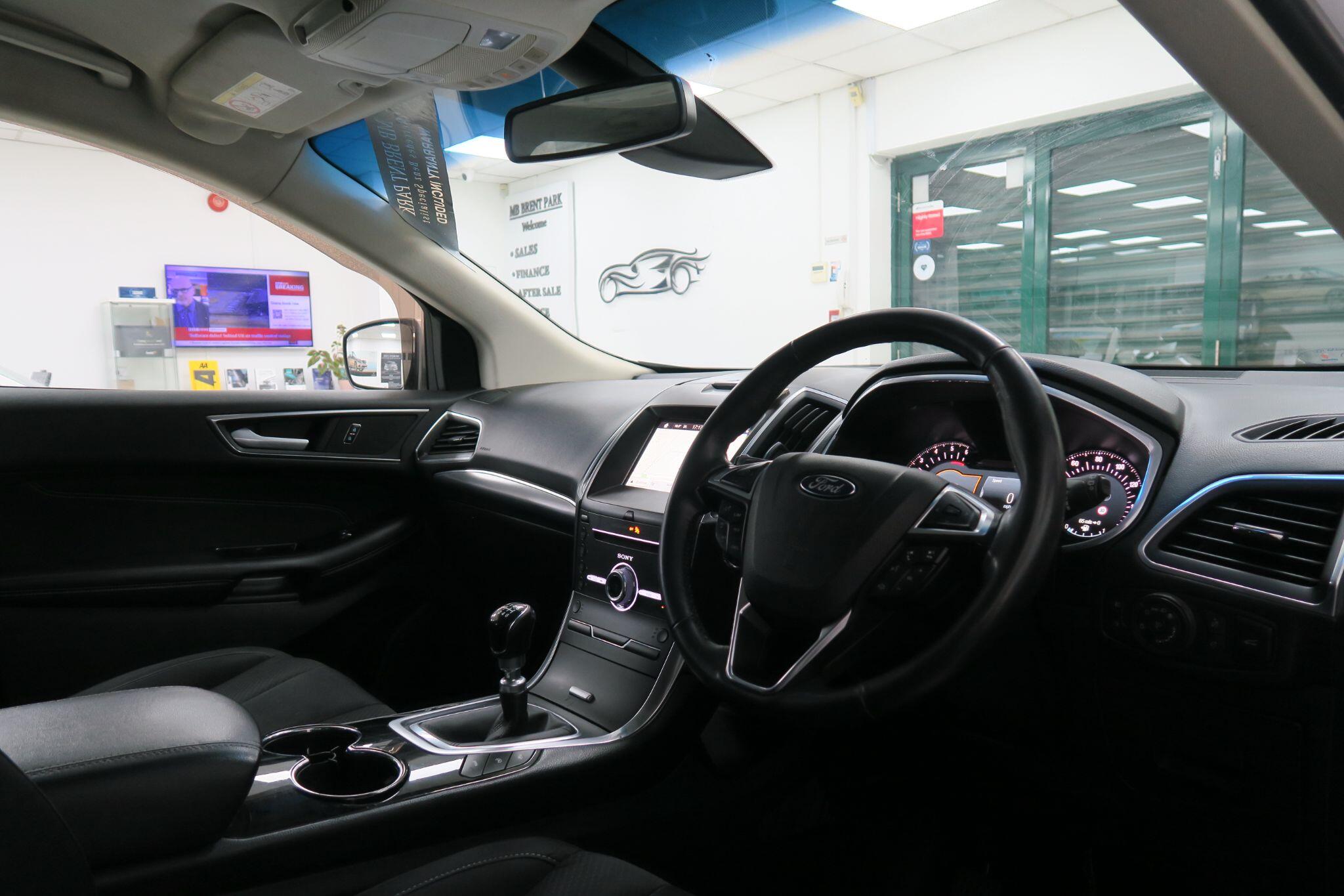 Ford Edge view 10