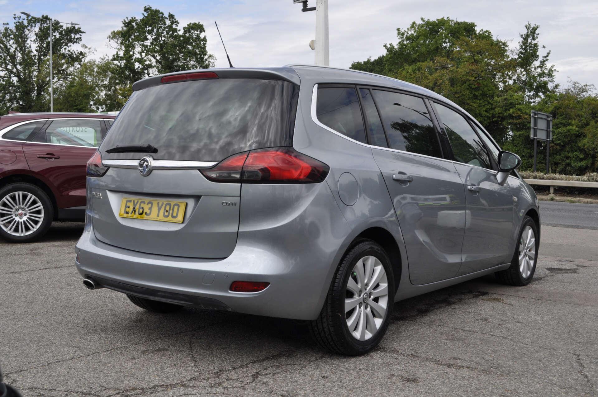 Vauxhall Zafira Tourer view 6