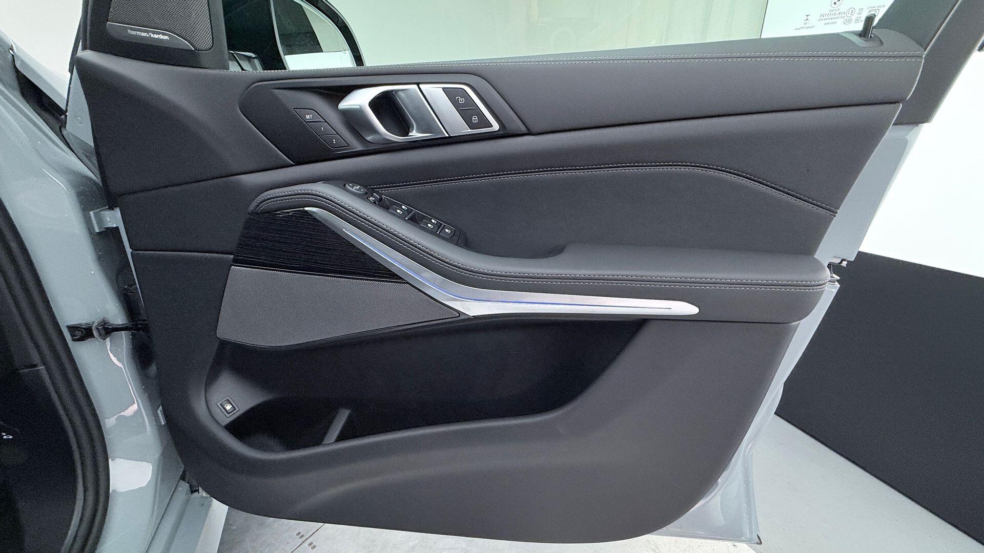 BMW X5 view 20