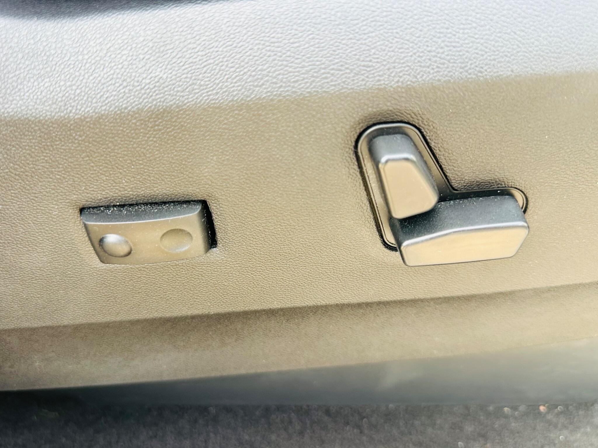 Chrysler Grand Voyager view 18