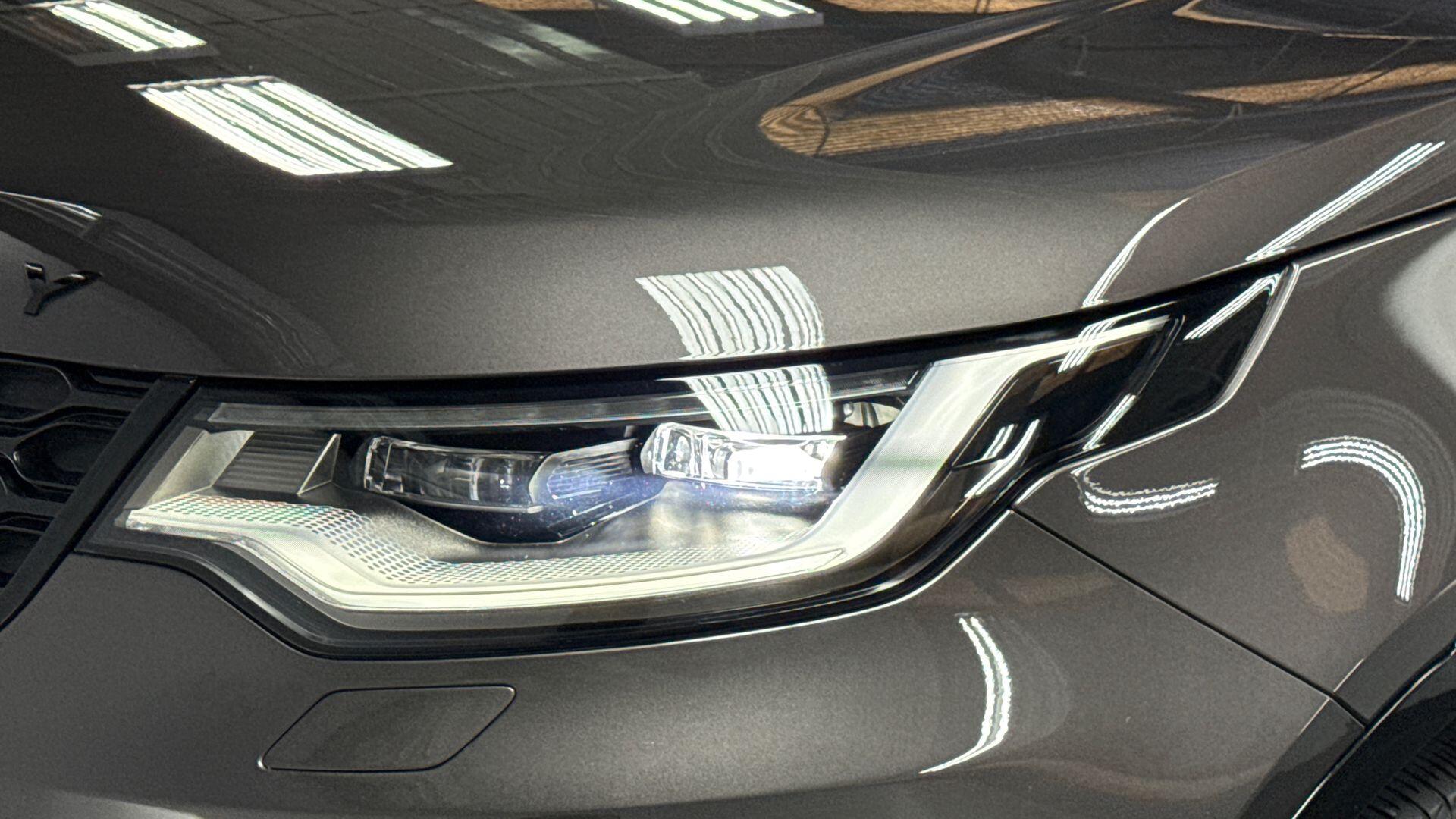 Land Rover Discovery view 17