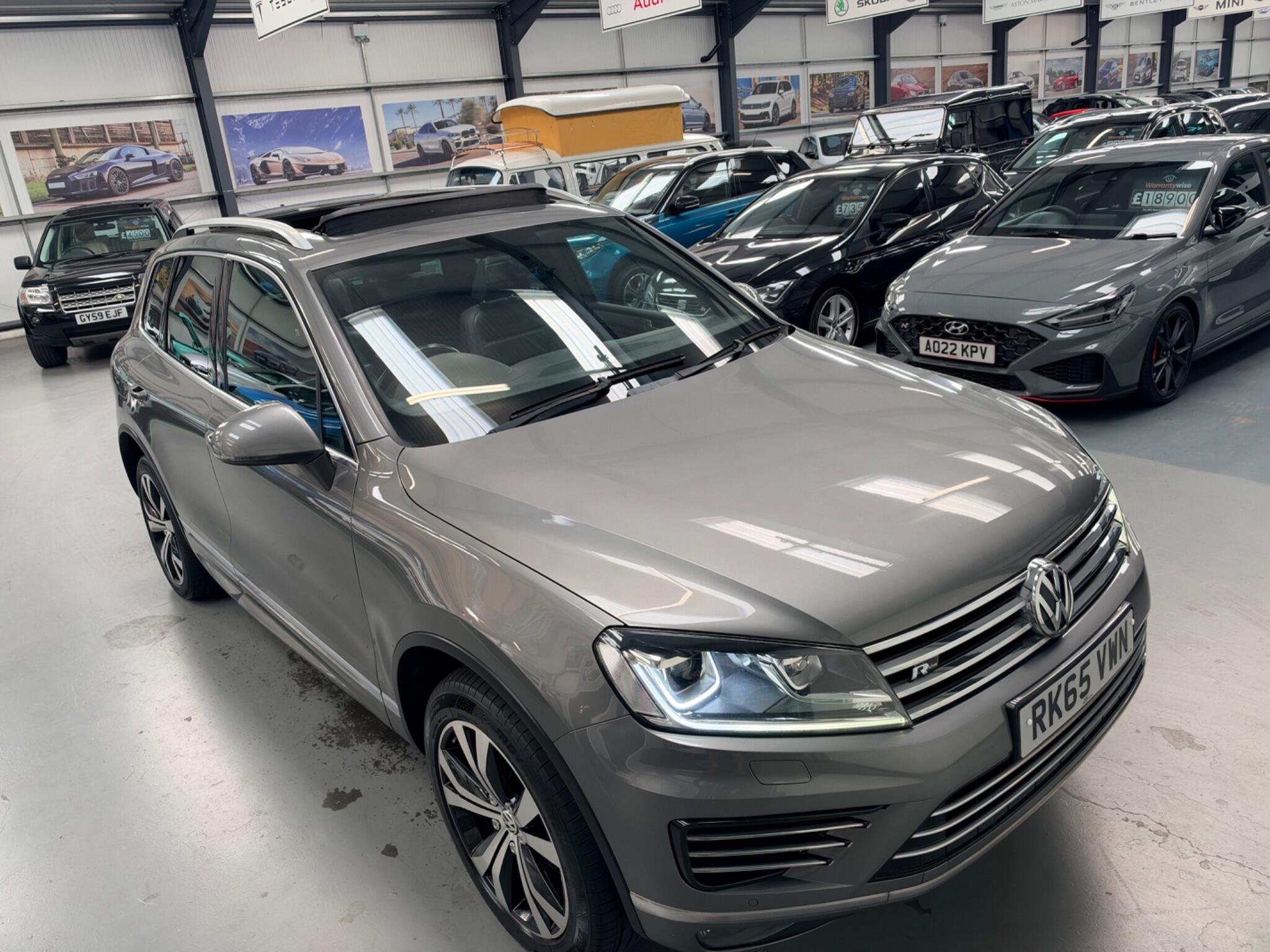 Volkswagen Touareg view 2