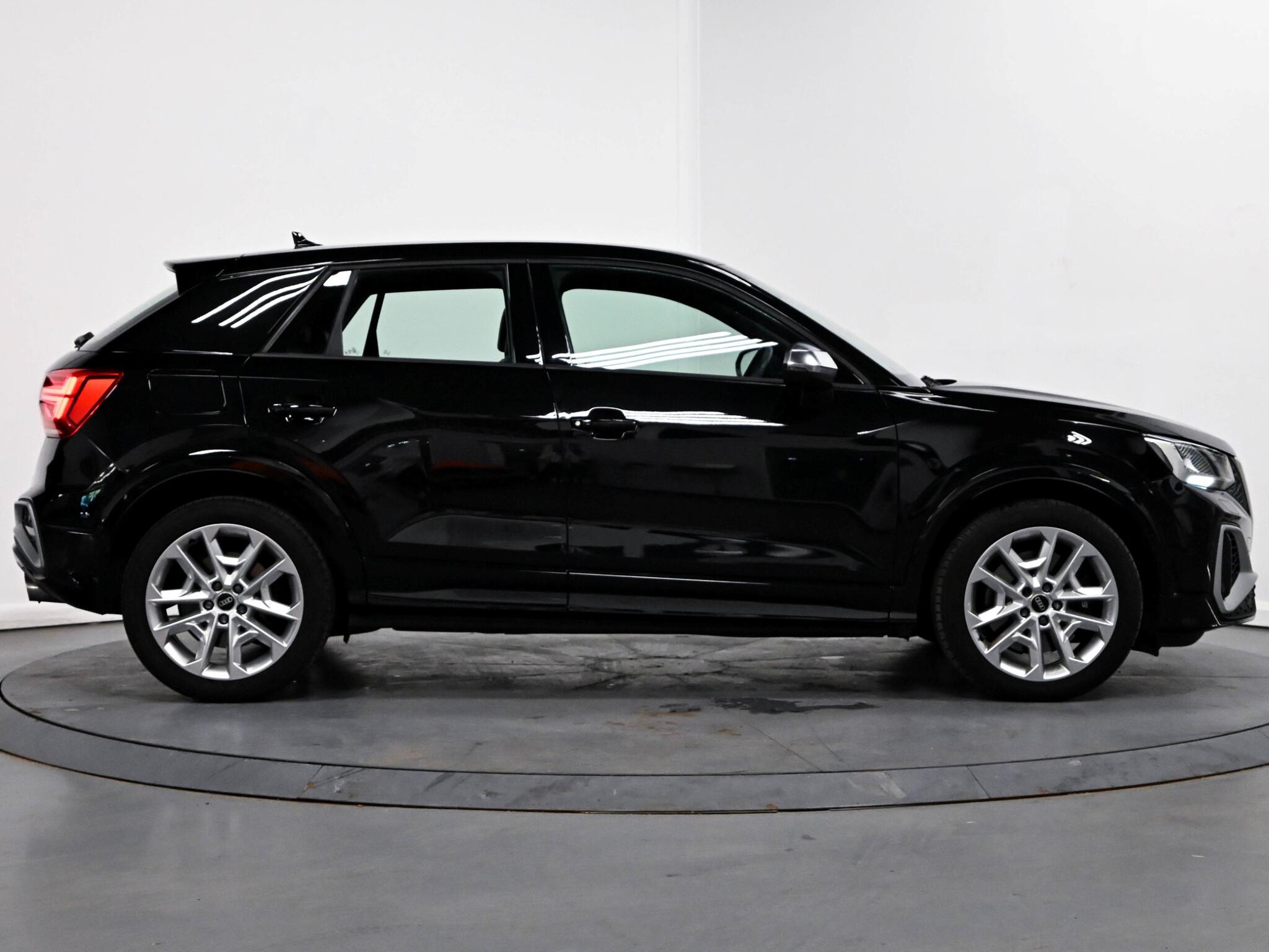 Audi SQ2 view 19