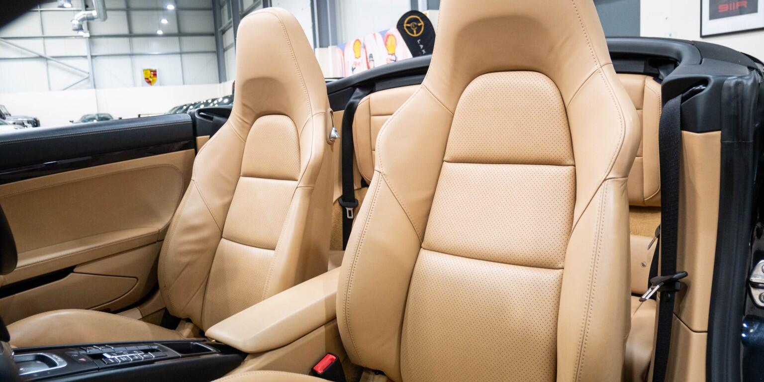 Porsche 911 view 19