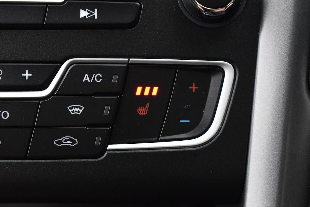 Ford Mondeo view 17