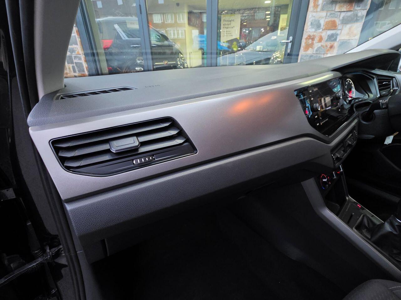 Volkswagen Polo view 25