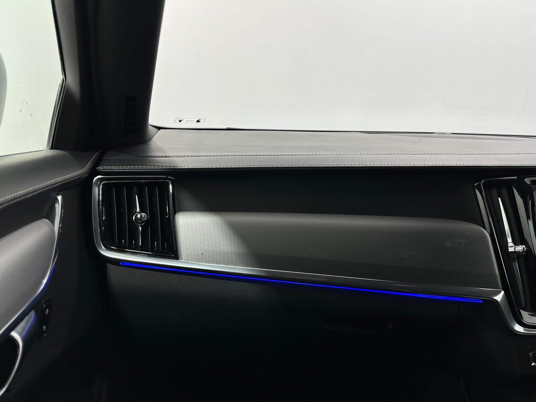 Volvo S90 view 28